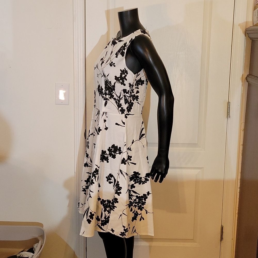 BRAND NEW BLACK/WHITE SLEEVELESS DRESS - Picture 6 of 16